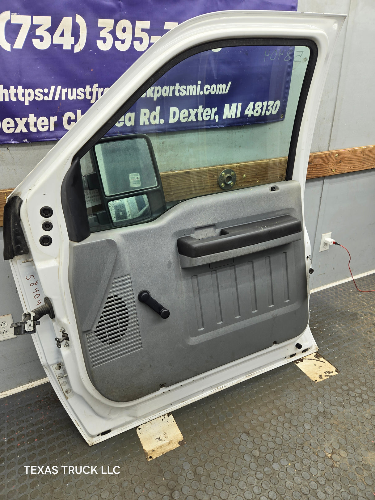2012-2016 Ford Super Duty Passenger Side Front Door RH F250 F350 F450 F550 - Oxford White