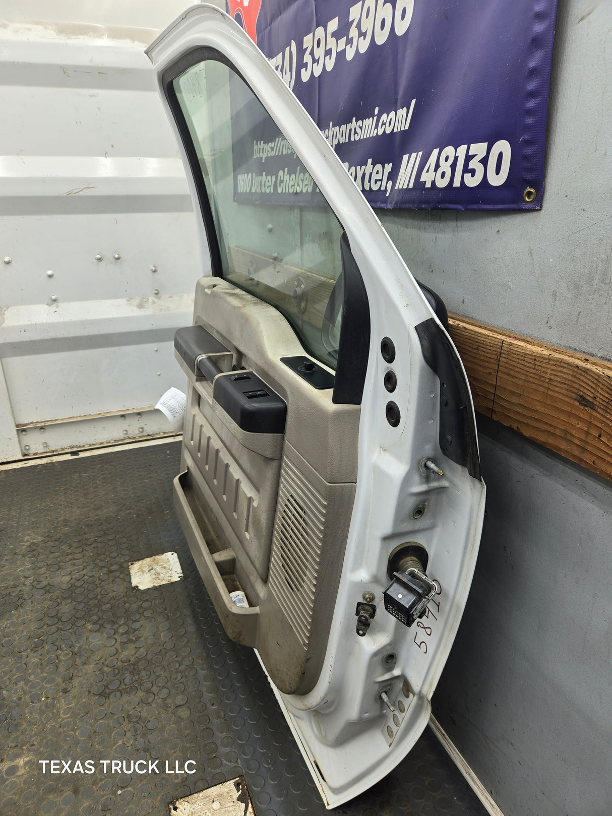 1999-2011 Ford Super Duty LH Driver Side Front Door F250 F350 F450 F550
