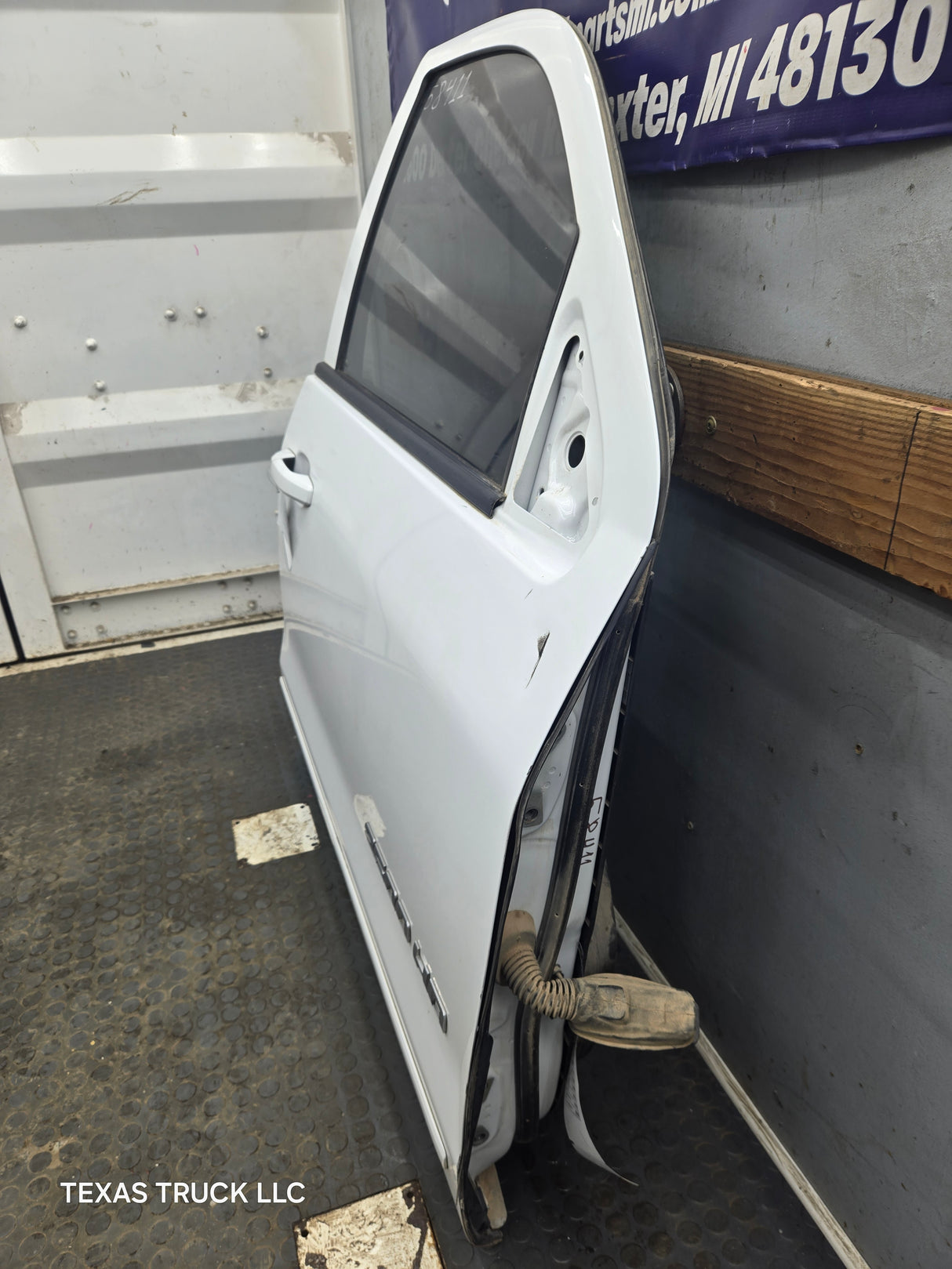 2014-2019 Chevrolet Silverado / GMC Sierra RH Front Passenger Side Crew Cab Door 1500 25000 3500 HD