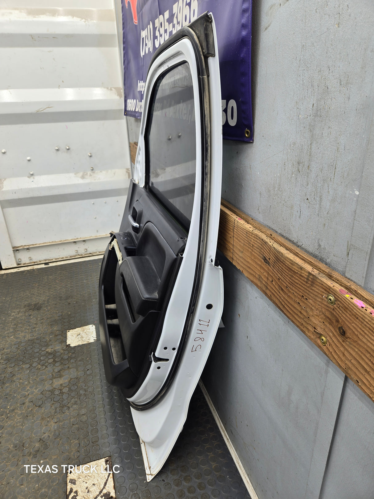 2014-2019 Chevrolet Silverado / GMC Sierra RH Front Passenger Side Crew Cab Door 1500 25000 3500 HD