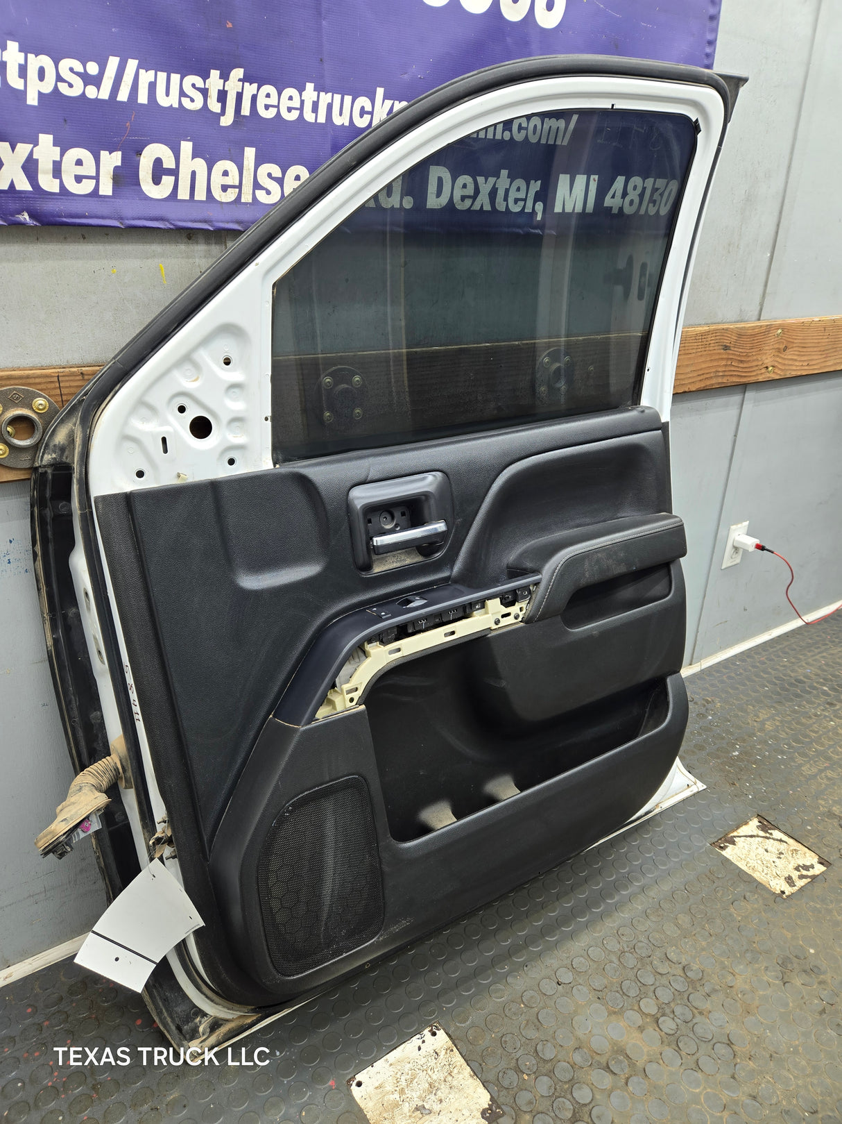 2014-2019 Chevrolet Silverado / GMC Sierra RH Front Passenger Side Crew Cab Door 1500 25000 3500 HD