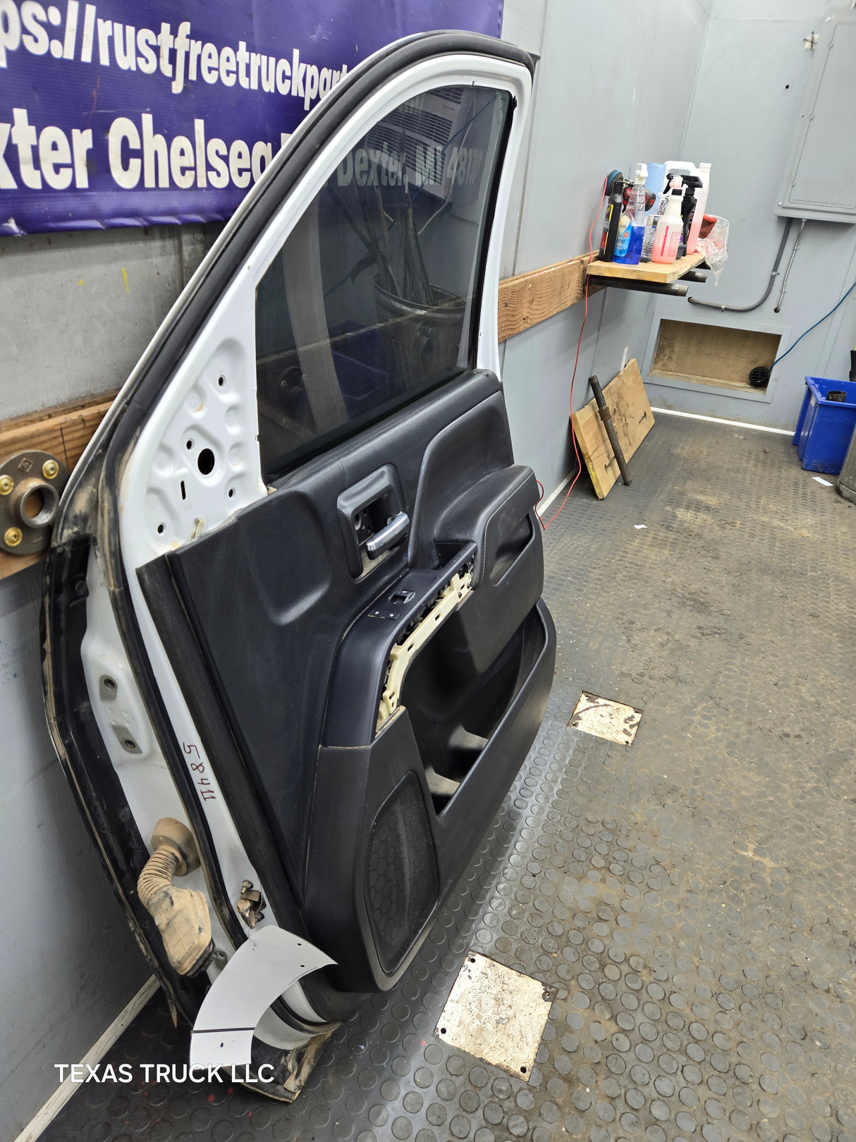 2014-2019 Chevrolet Silverado / GMC Sierra RH Front Passenger Side Crew Cab Door 1500 25000 3500 HD