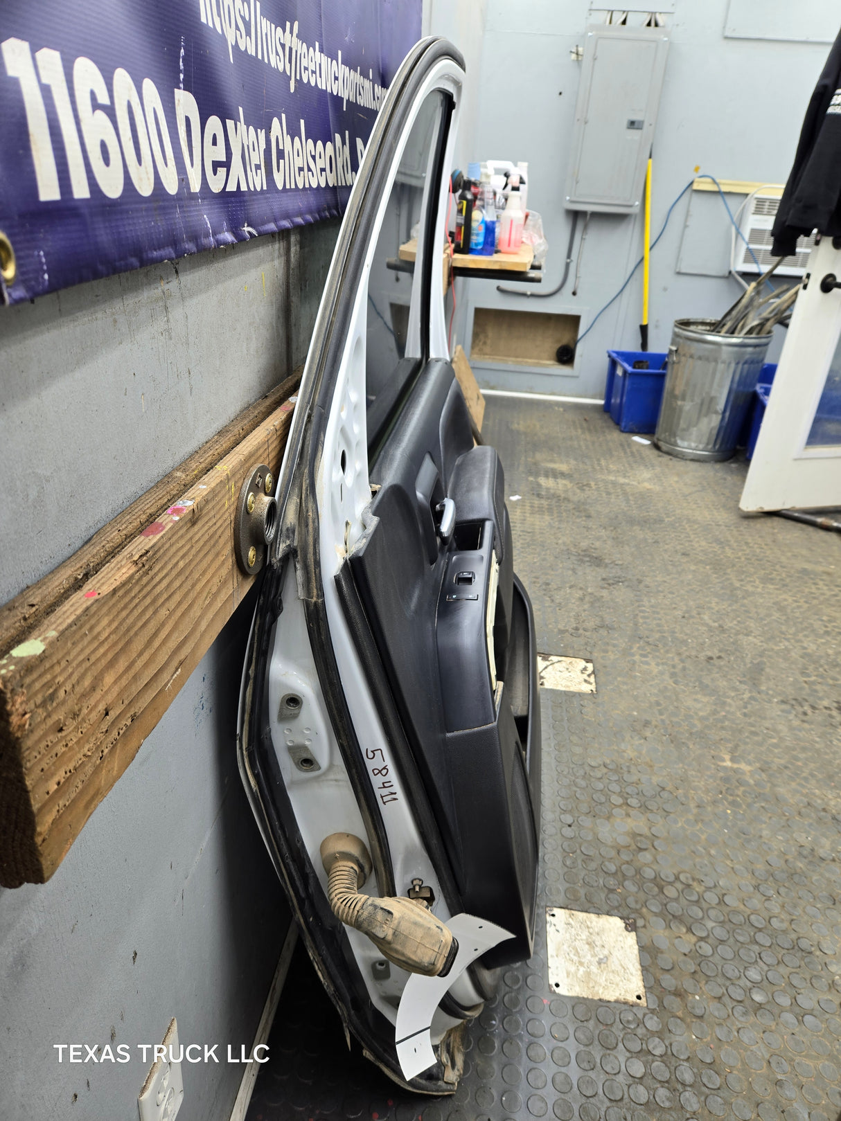 2014-2019 Chevrolet Silverado / GMC Sierra RH Front Passenger Side Crew Cab Door 1500 25000 3500 HD