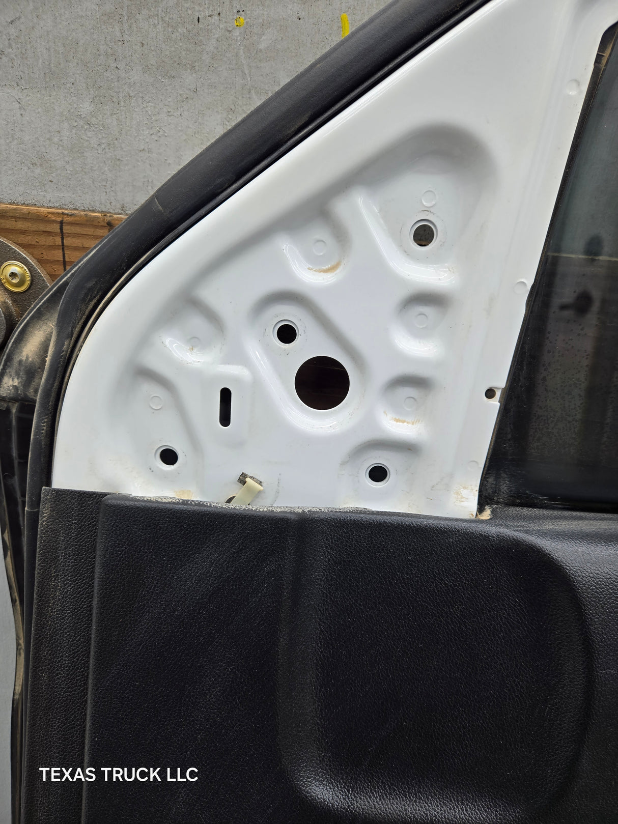 2014-2019 Chevrolet Silverado / GMC Sierra RH Front Passenger Side Crew Cab Door 1500 25000 3500 HD