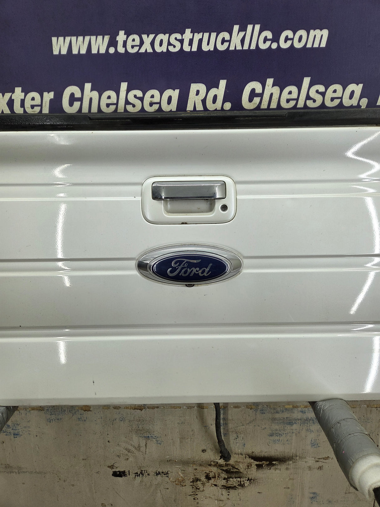 2009-2014 Ford F150 Tailgate W/Step - Pearl White