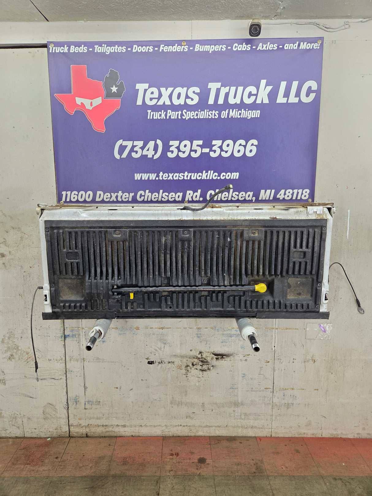 2009-2014 Ford F150 Tailgate W/Step - Pearl White