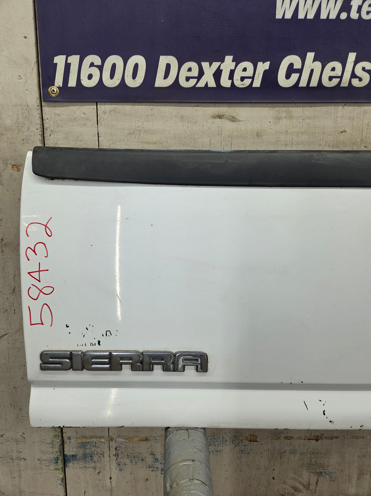 1999-2007 Chevrolet Silverado / GMC Sierra 1500 2500 3500 Tailgate