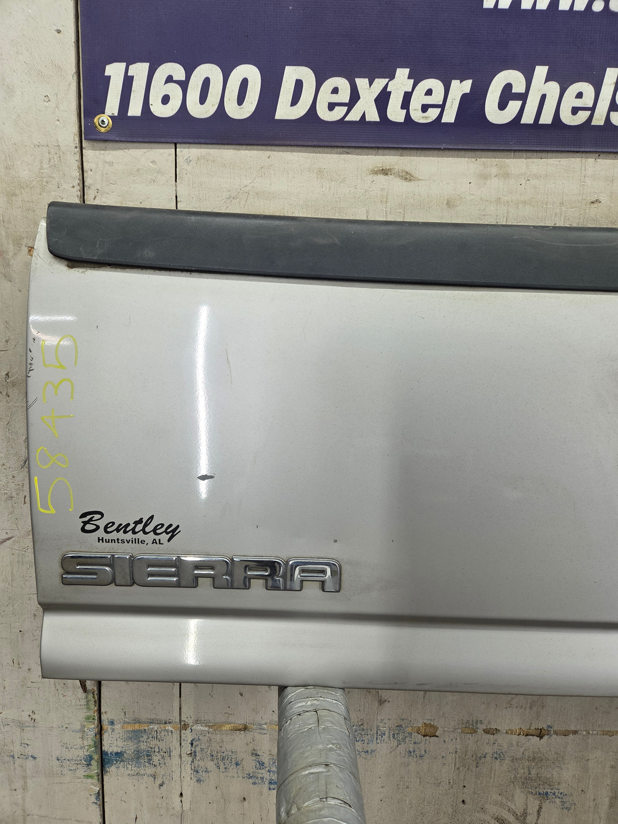 1999-2007 Chevrolet Silverado / GMC Sierra 1500 2500 3500 Tailgate