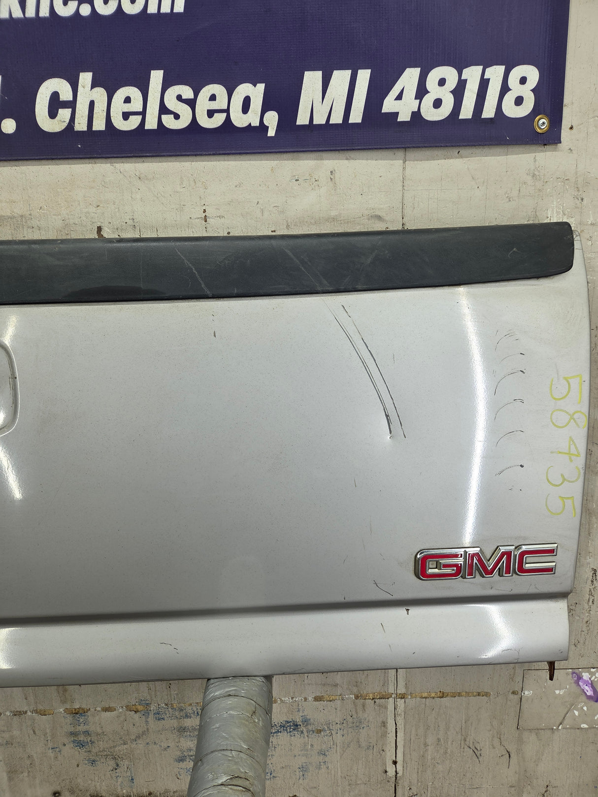 1999-2007 Chevrolet Silverado / GMC Sierra 1500 2500 3500 Tailgate