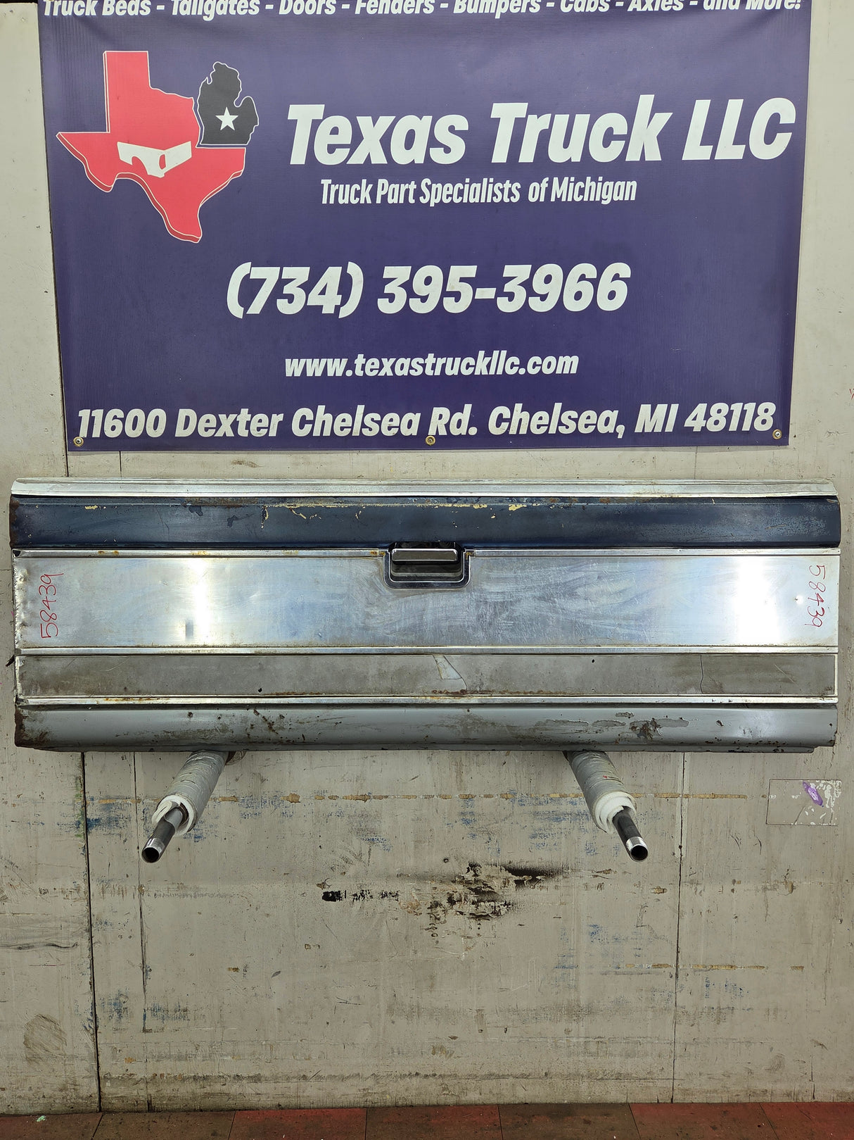 1980-1986 Bullnose / Bricknose / OBS Ford F100 F150 F250 F350 Tailgate