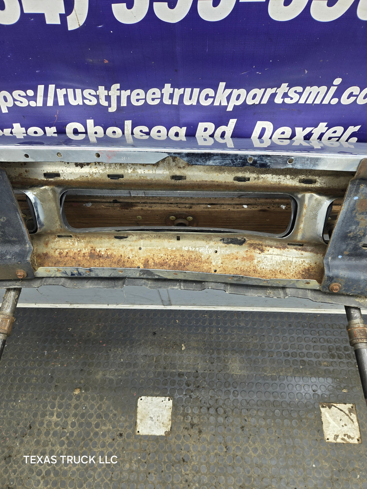1999-2004 Ford Super Duty F250 F350 F450 F550 Excursion Front Bumper