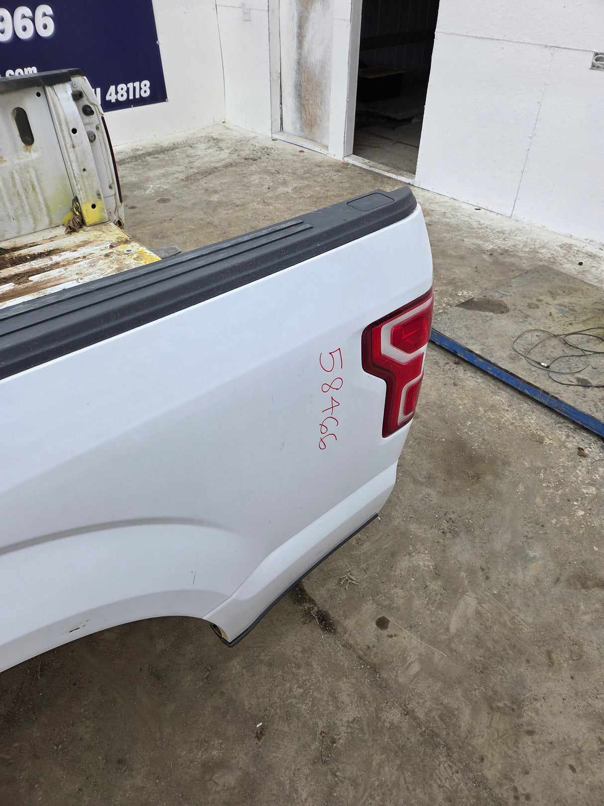 2015-2020 Ford F150 6' 6" Short Bed Without Wheel Lip Molding CNG BED