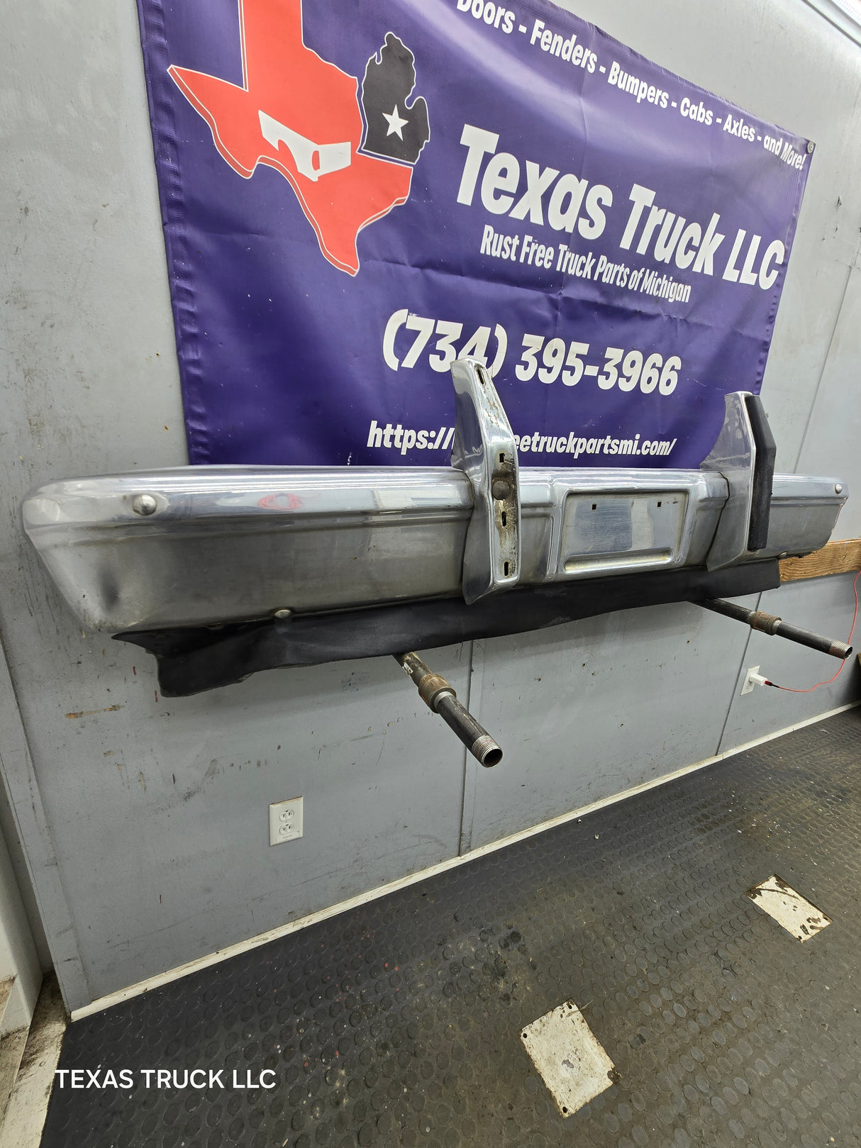 1983-1991 Chevrolet Silverado / GMC Sierra Square Body Front Bumper With Push Bars