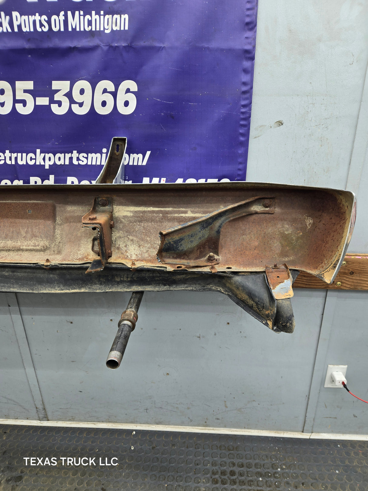 1983-1991 Chevrolet Silverado / GMC Sierra Square Body Front Bumper With Push Bars