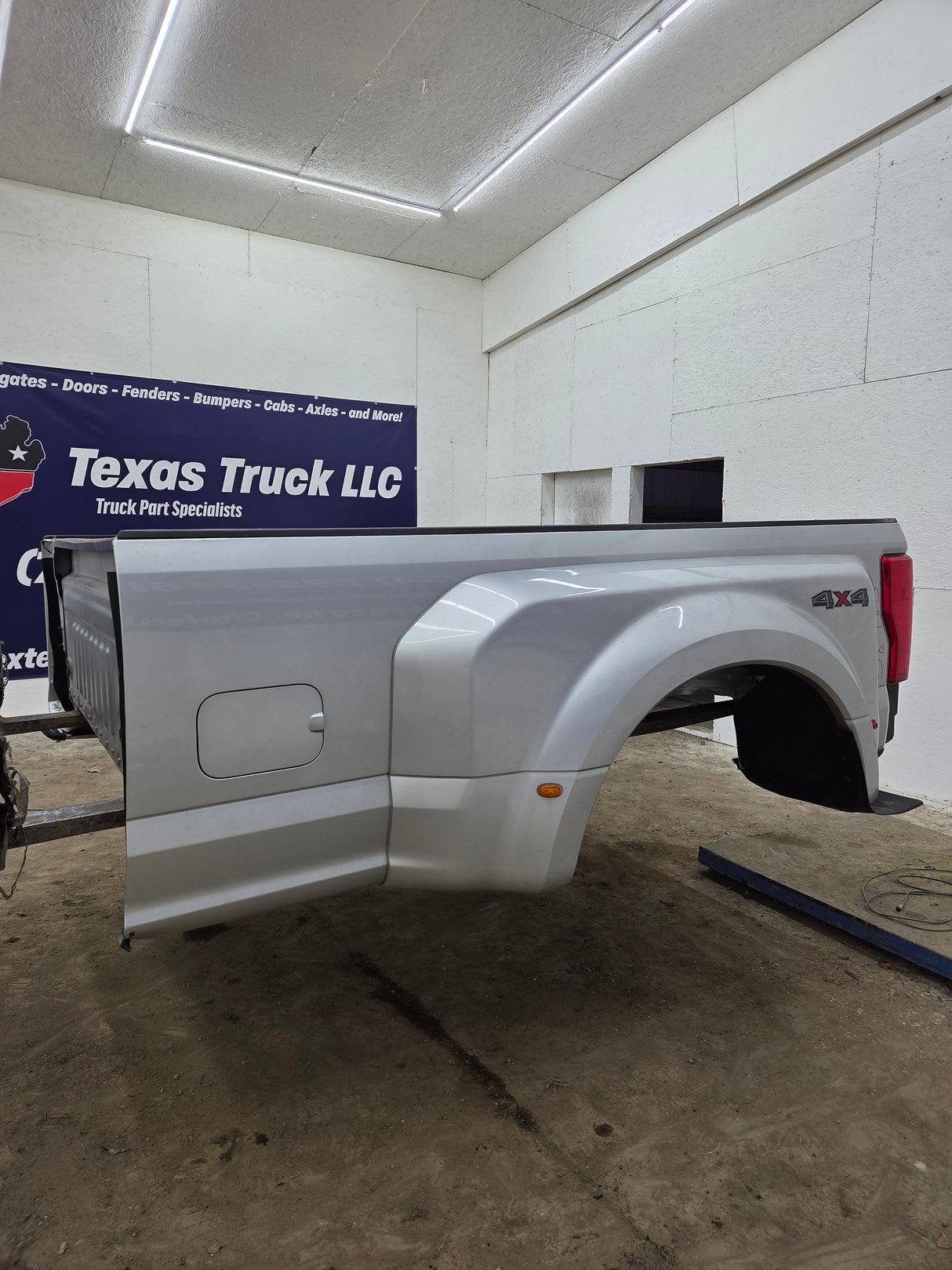 2017-2022 Ford Super Duty F350 F450 F550 8' Dually Bed *Damage