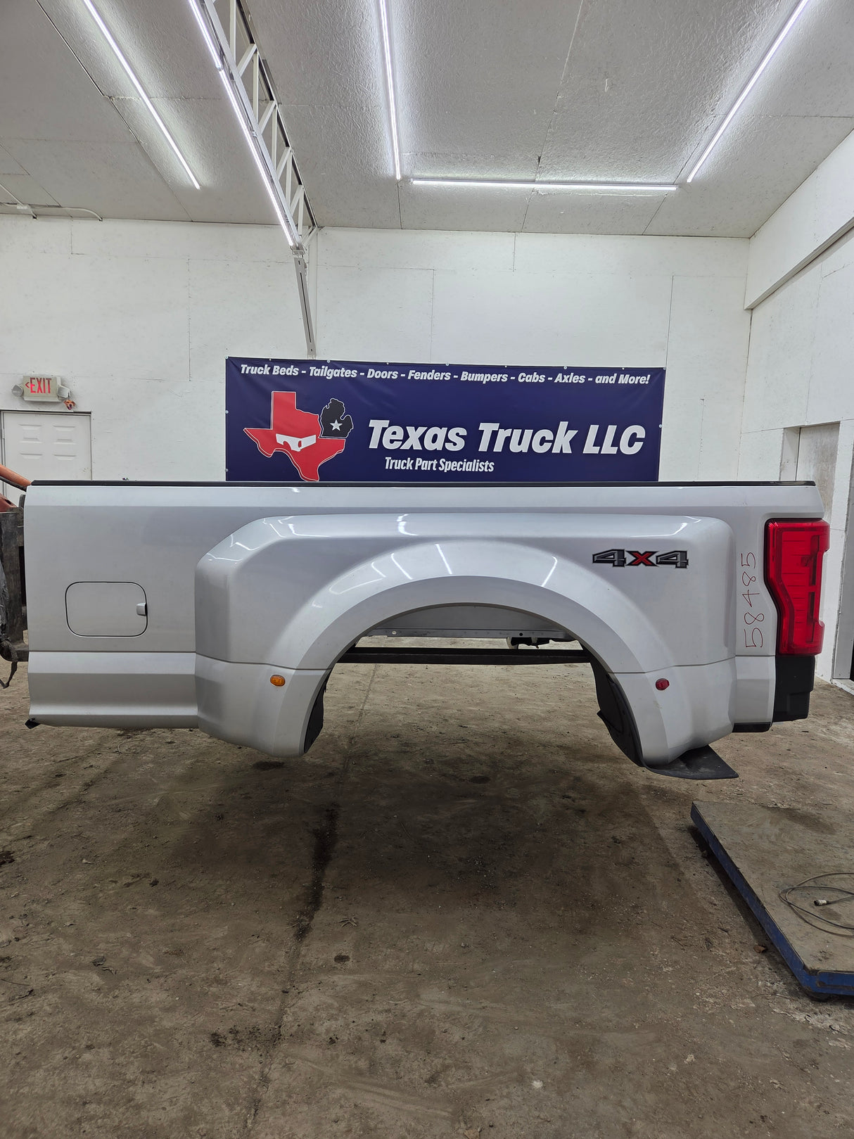 2017-2022 Ford Super Duty F350 F450 F550 8' Dually Bed *Damage