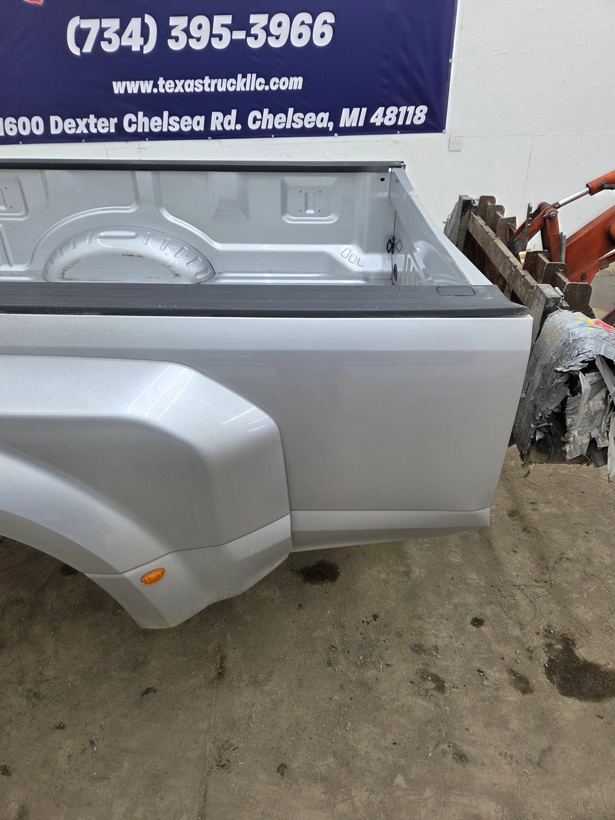 2017-2022 Ford Super Duty F350 F450 F550 8' Dually Bed *Damage