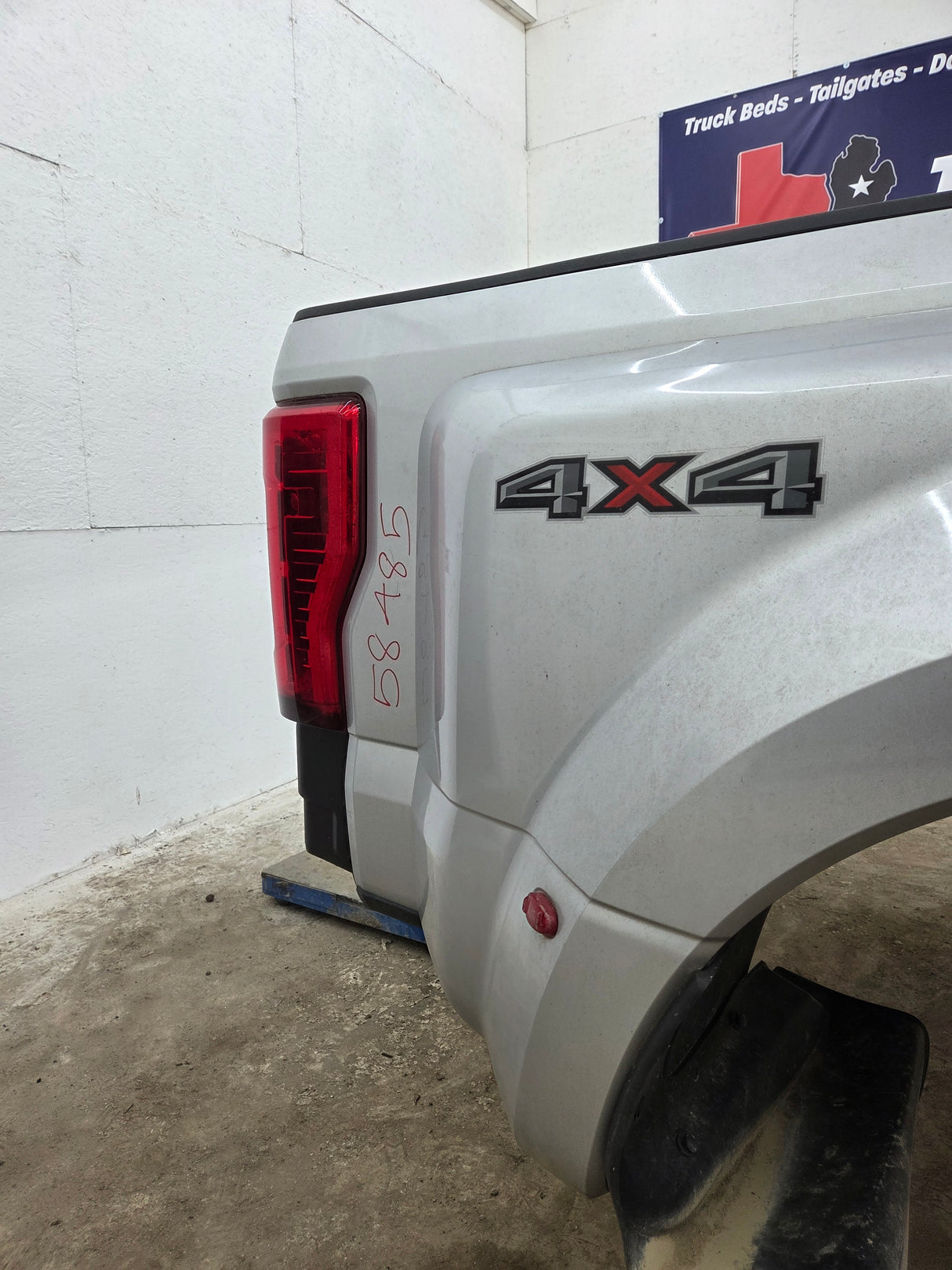 2017-2022 Ford Super Duty F350 F450 F550 8' Dually Bed *Damage