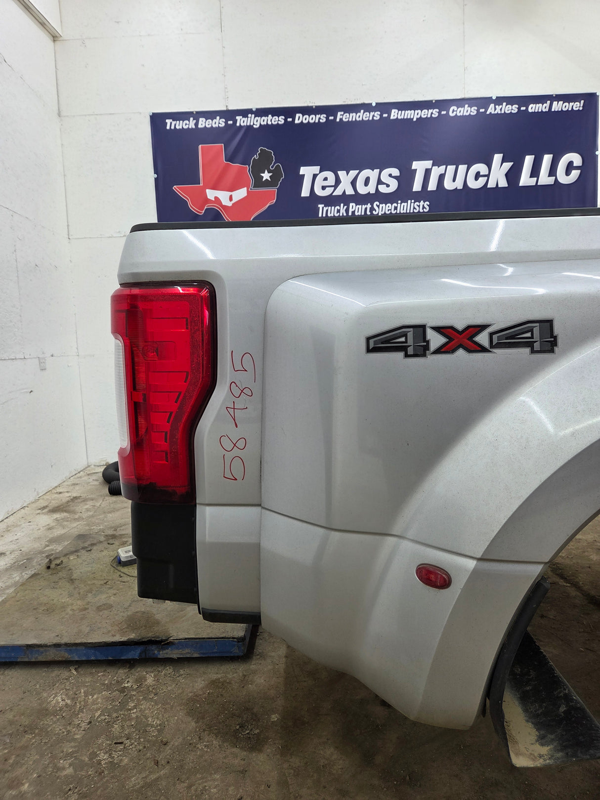 2017-2022 Ford Super Duty F350 F450 F550 8' Dually Bed *Damage