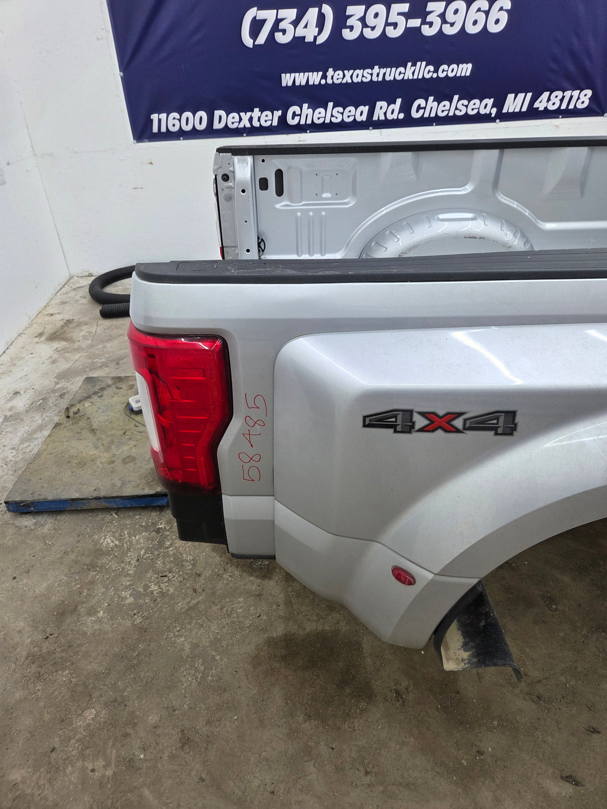 2017-2022 Ford Super Duty F350 F450 F550 8' Dually Bed *Damage