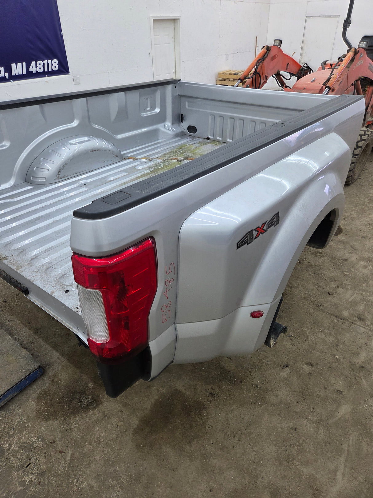 2017-2022 Ford Super Duty F350 F450 F550 8' Dually Bed *Damage