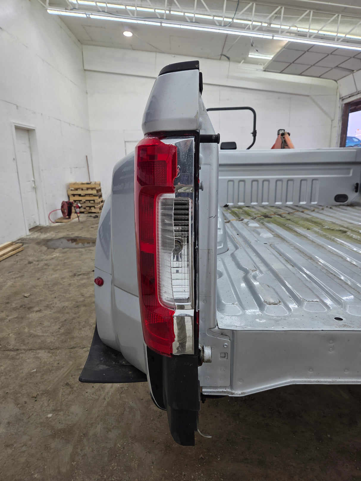 2017-2022 Ford Super Duty F350 F450 F550 8' Dually Bed *Damage