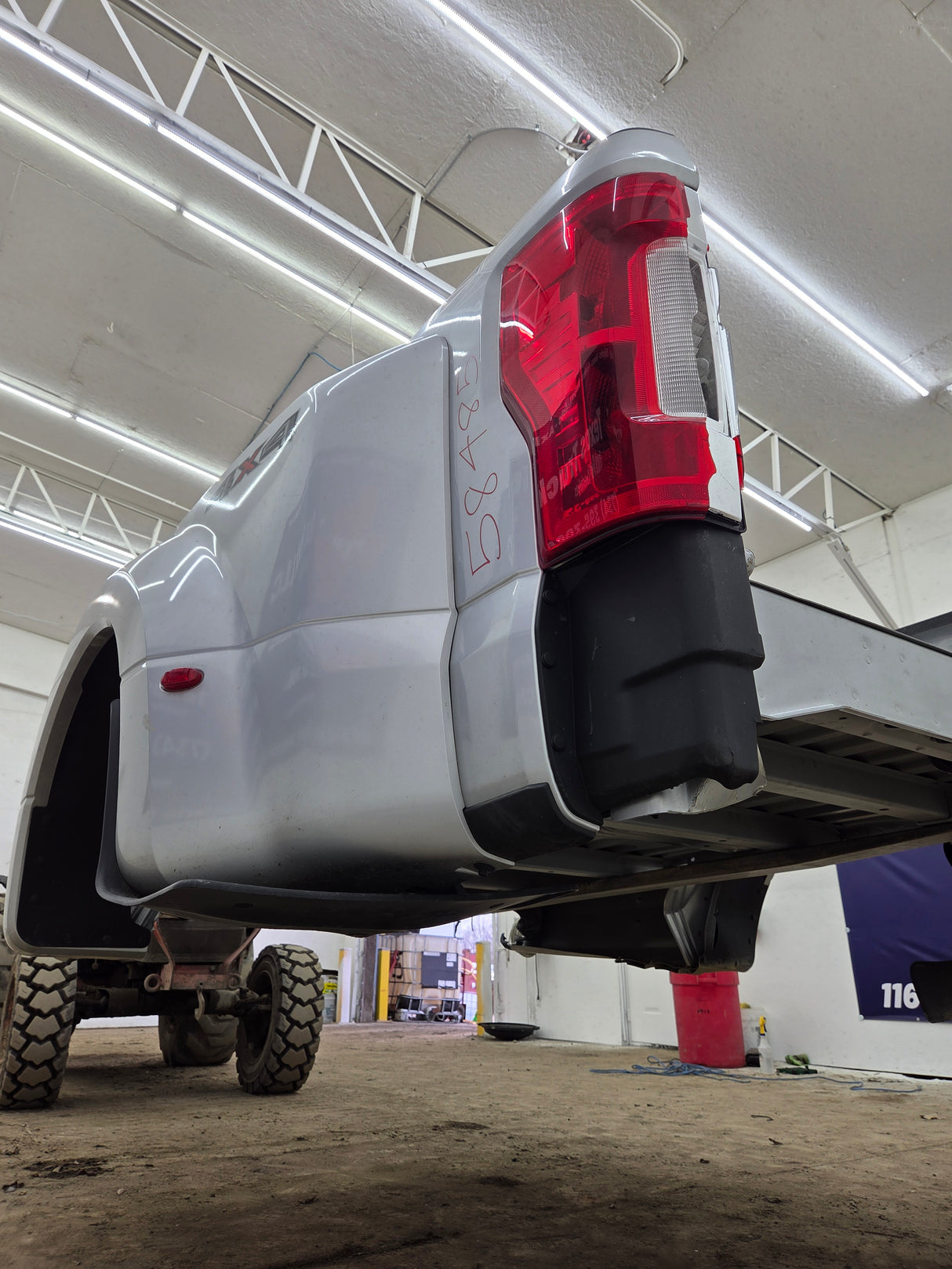 2017-2022 Ford Super Duty F350 F450 F550 8' Dually Bed *Damage