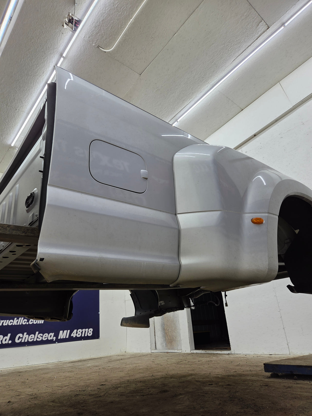 2017-2022 Ford Super Duty F350 F450 F550 8' Dually Bed *Damage