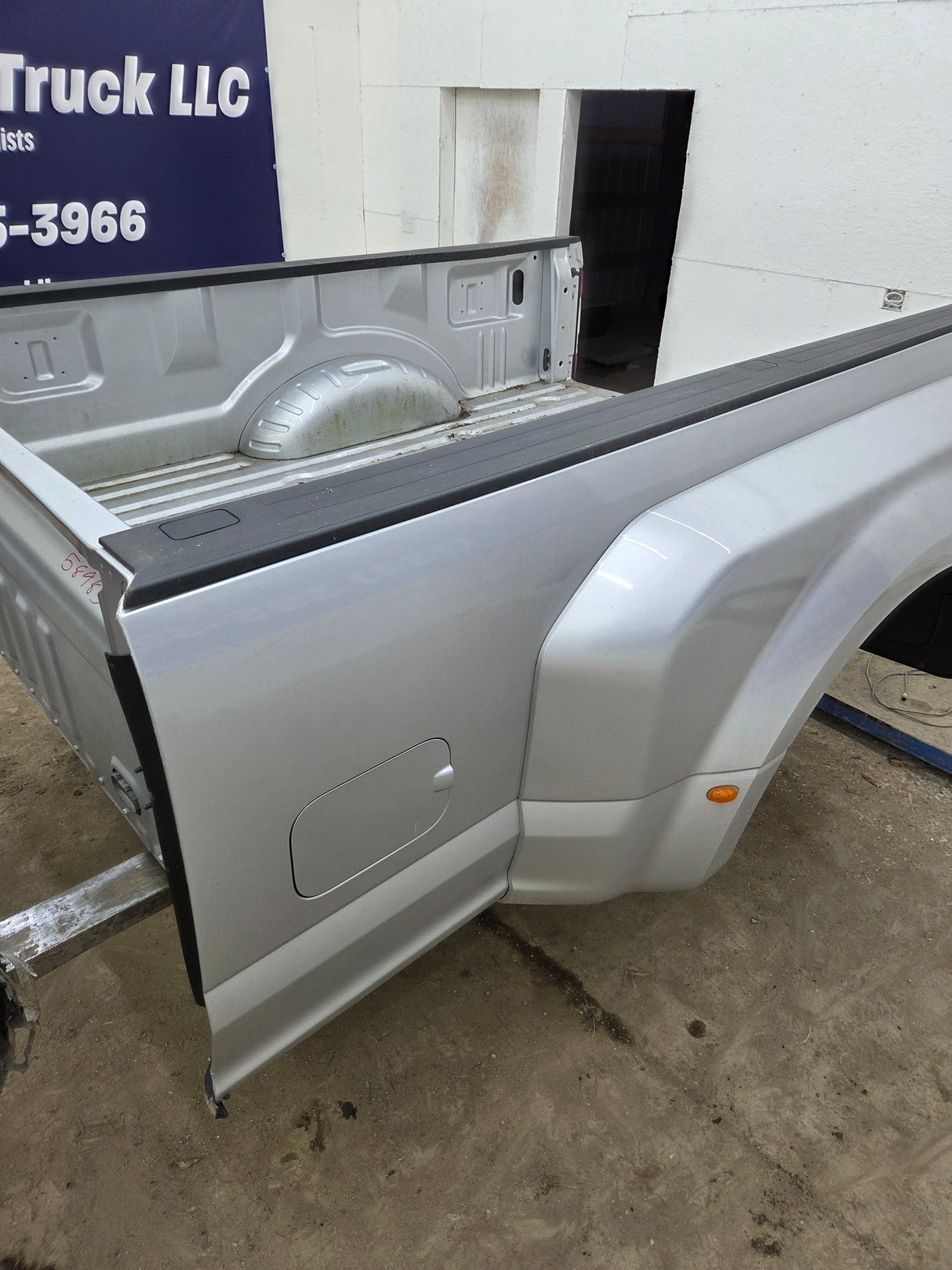 2017-2022 Ford Super Duty F350 F450 F550 8' Dually Bed *Damage