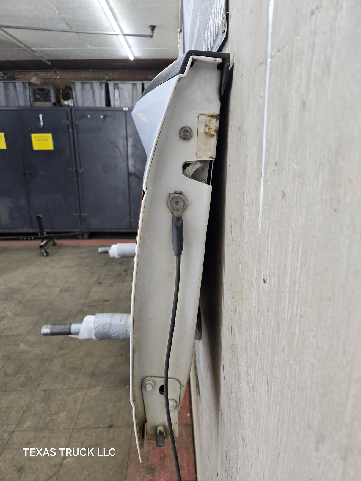 2018-2020 Ford F150 Tailgate - Oxford White