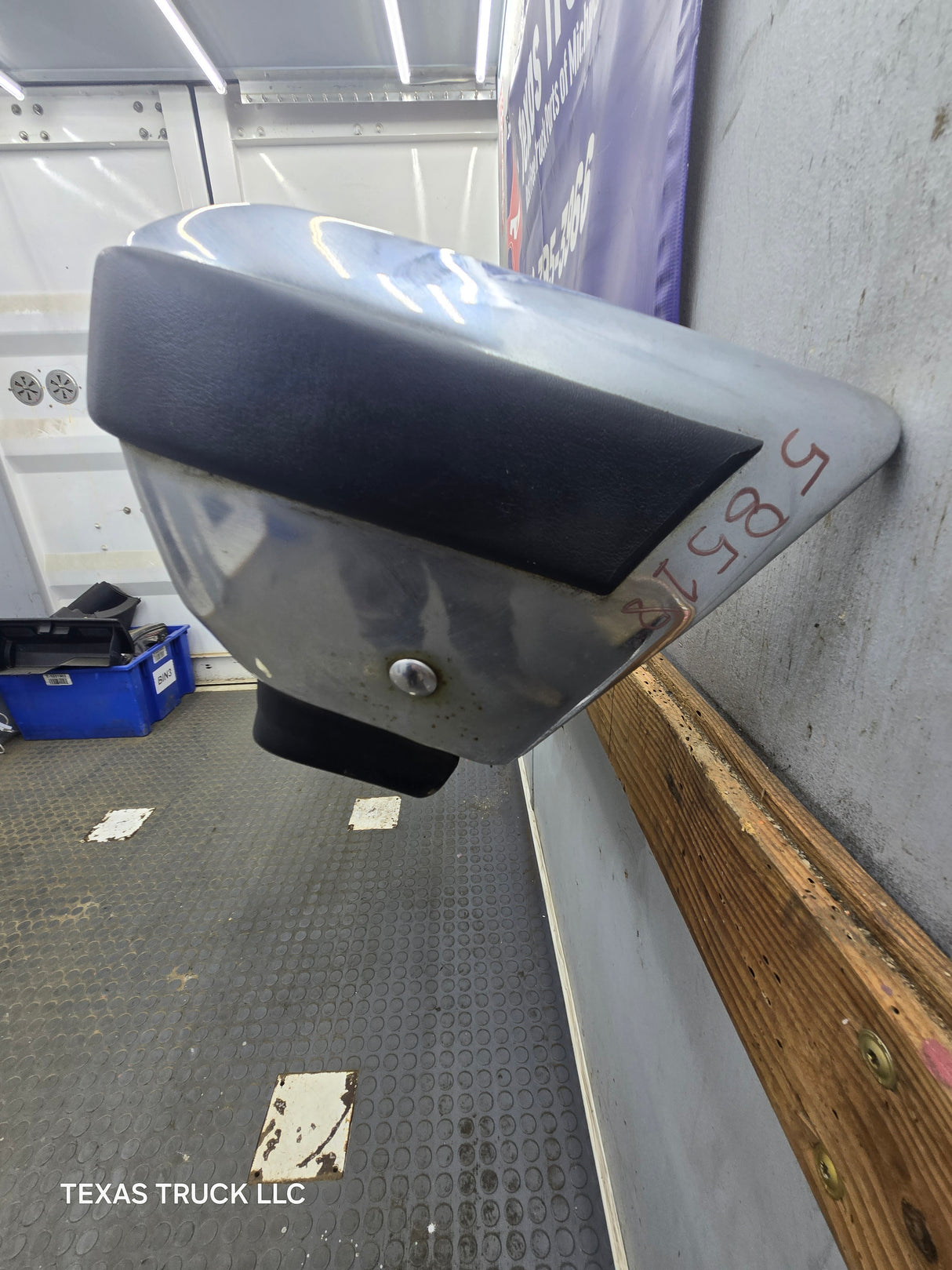 1987-1991 Ford F-150 F-250 F-350 F-450 F-550 Front Bumper Chrome
