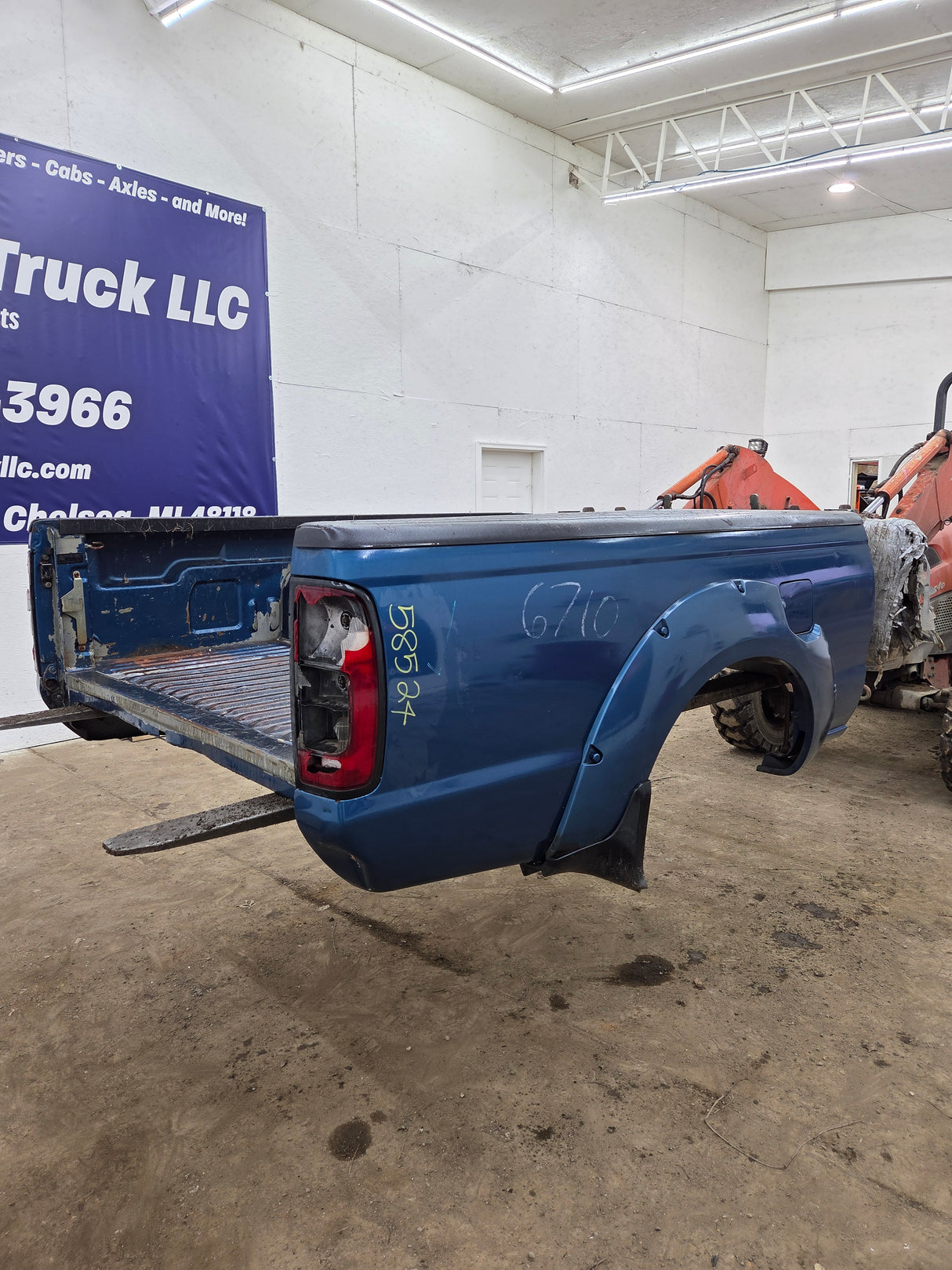 2001-2004 Nissan Frontier Long Bed Truck Bed 6' 2"