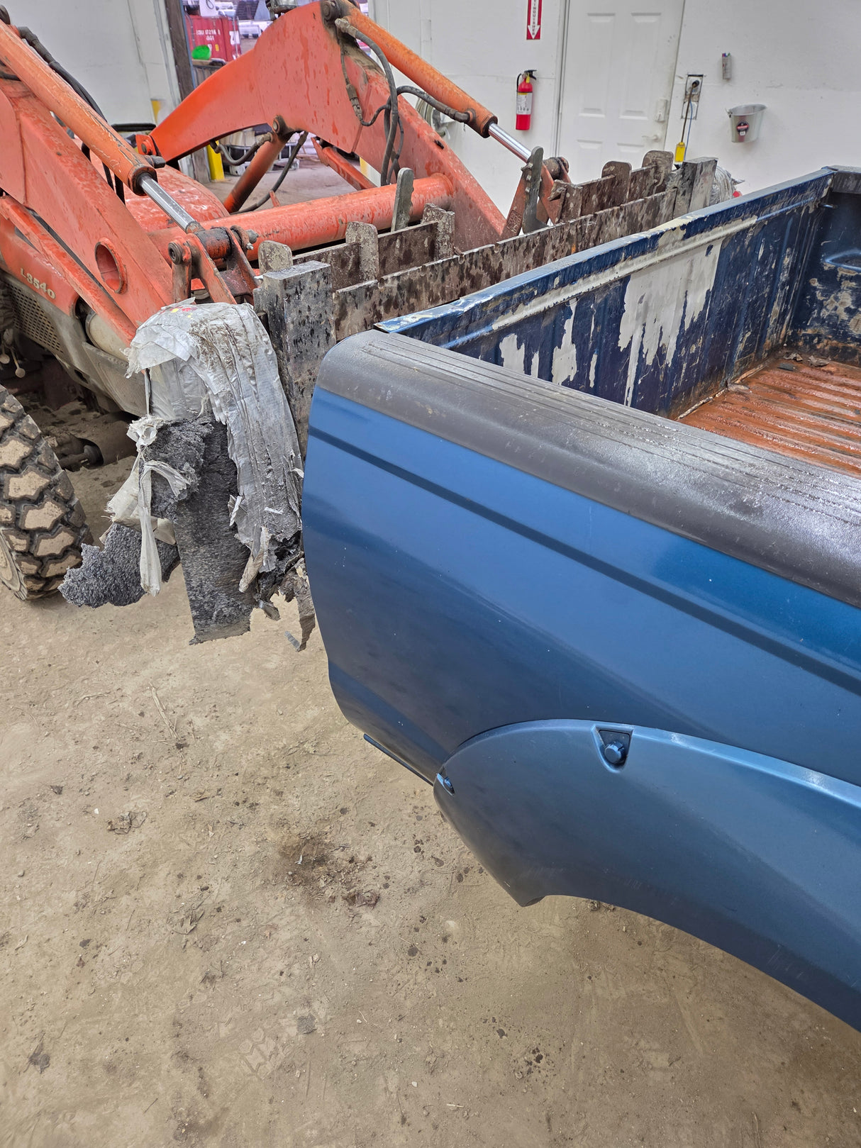 2001-2004 Nissan Frontier Long Bed Truck Bed 6' 2"