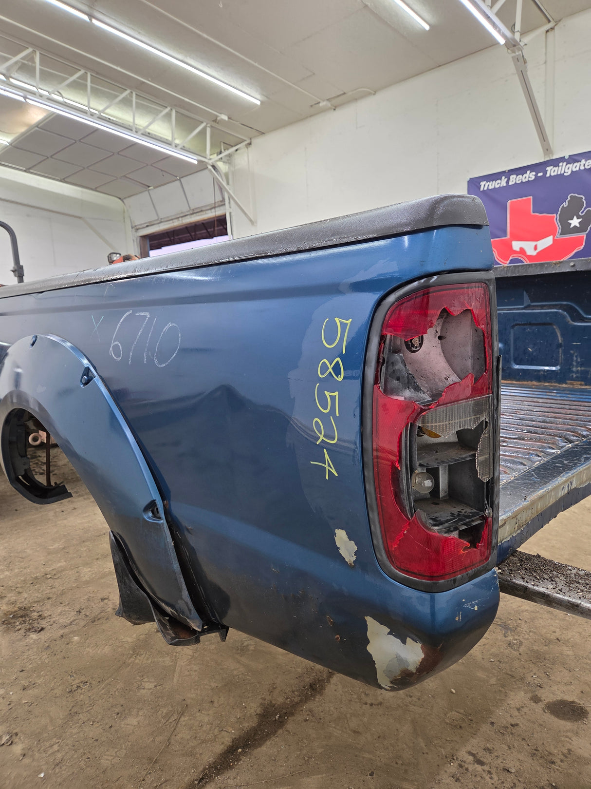 2001-2004 Nissan Frontier Long Bed Truck Bed 6' 2"