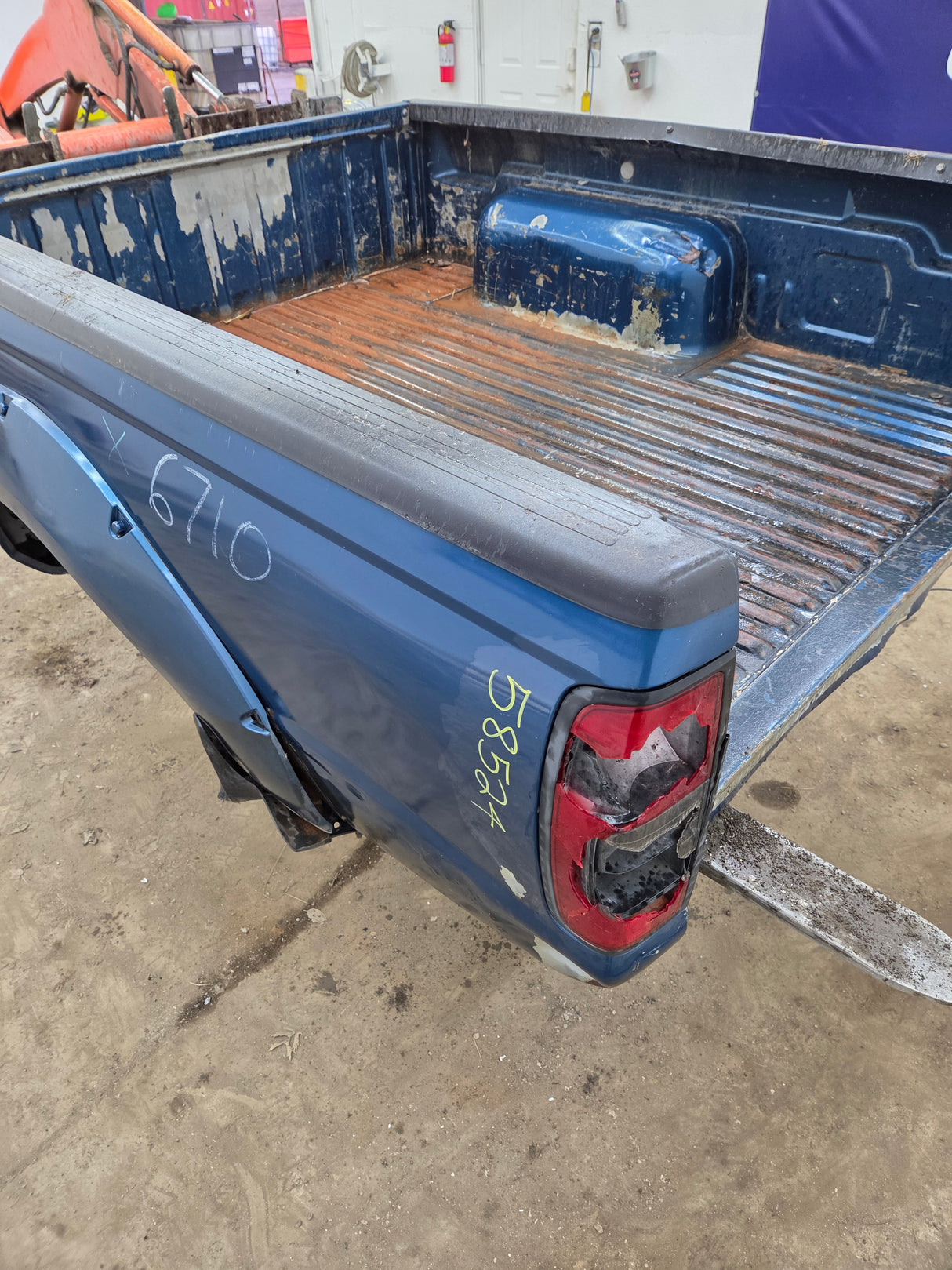 2001-2004 Nissan Frontier Long Bed Truck Bed 6' 2"