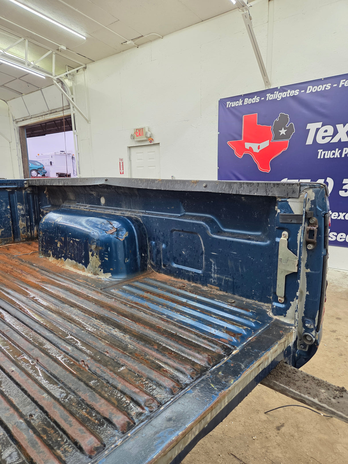 2001-2004 Nissan Frontier Long Bed Truck Bed 6' 2"