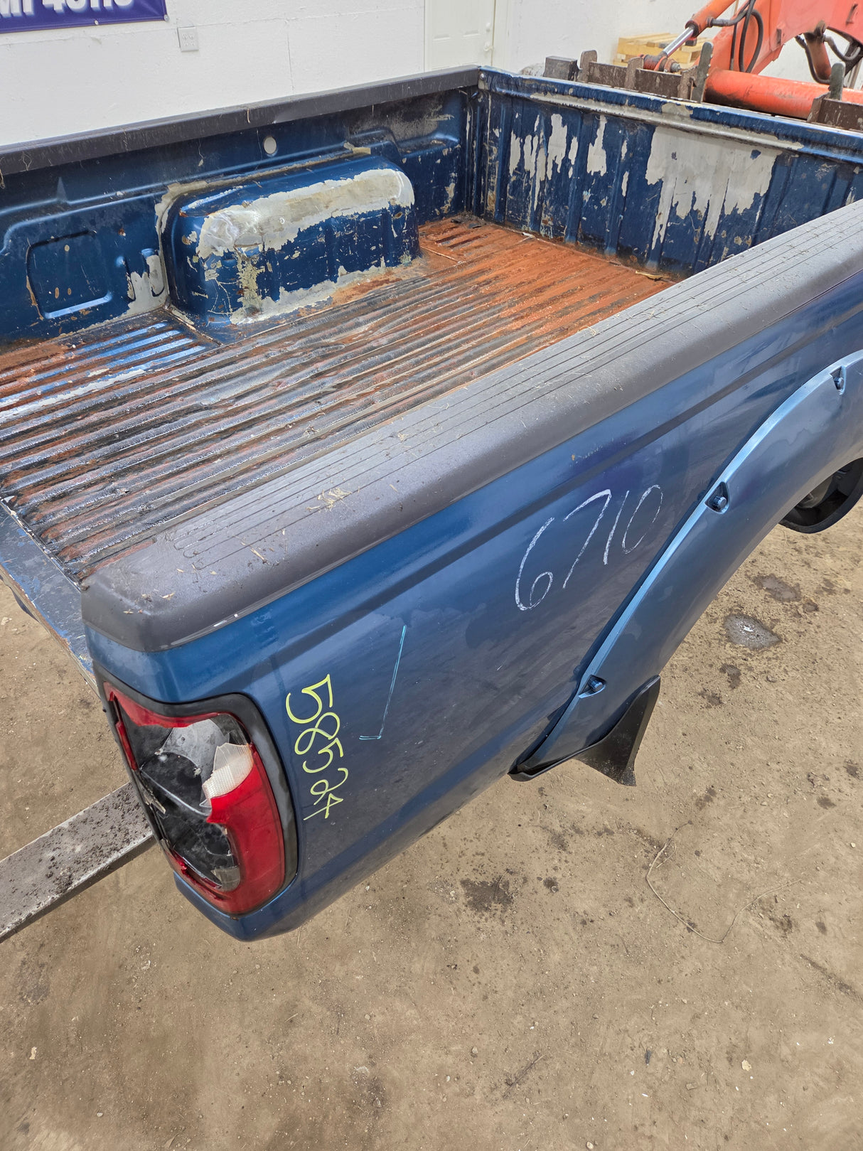 2001-2004 Nissan Frontier Long Bed Truck Bed 6' 2"