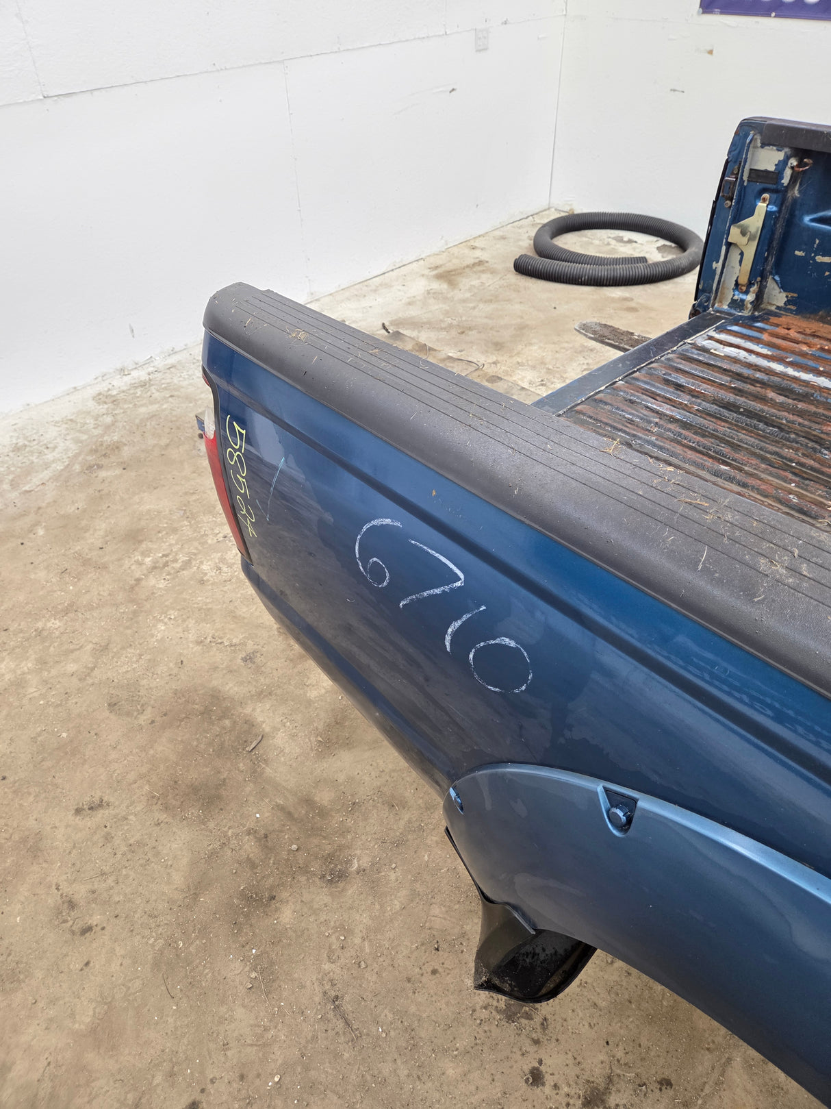 2001-2004 Nissan Frontier Long Bed Truck Bed 6' 2"