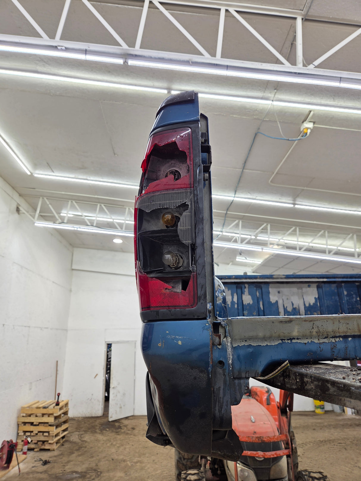 2001-2004 Nissan Frontier Long Bed Truck Bed 6' 2"