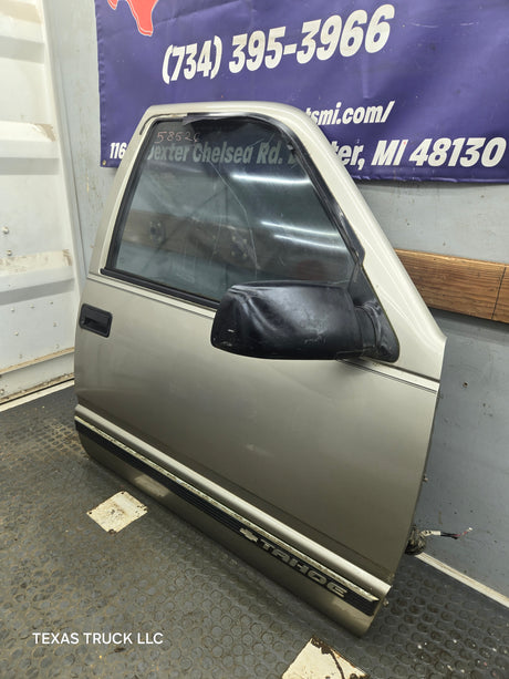 1988-2000 Chevrolet Silverado Suburban GMC Sierra Front Passenger Side Door RH