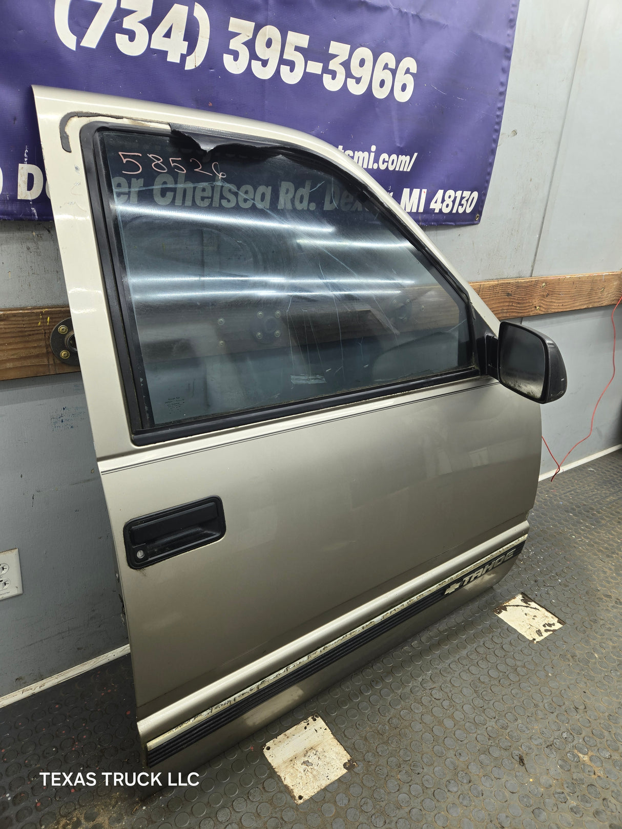 1988-2000 Chevrolet Silverado Suburban GMC Sierra Front Passenger Side Door RH