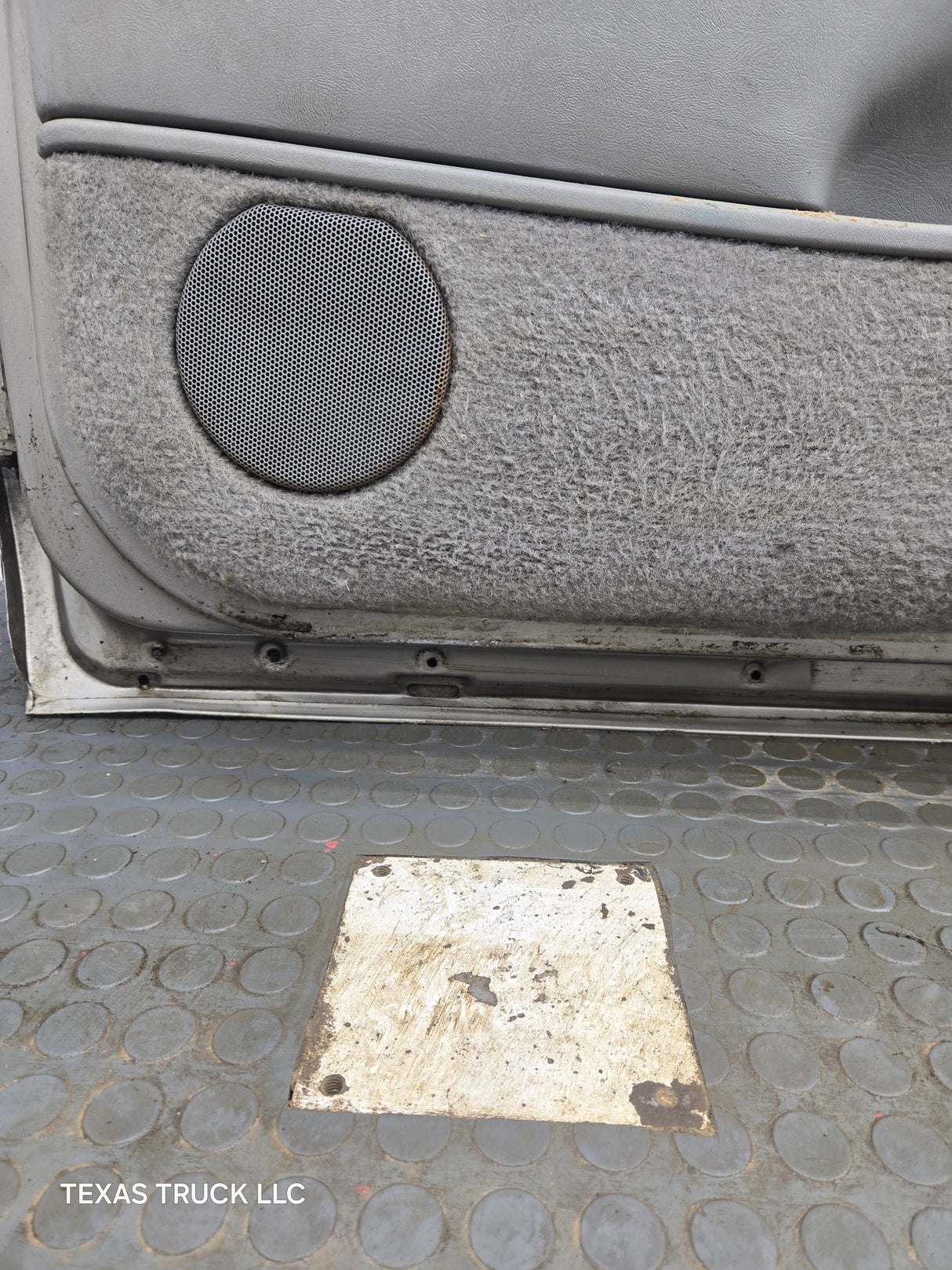 1988-2000 Chevrolet Silverado Suburban GMC Sierra Front Passenger Side Door RH