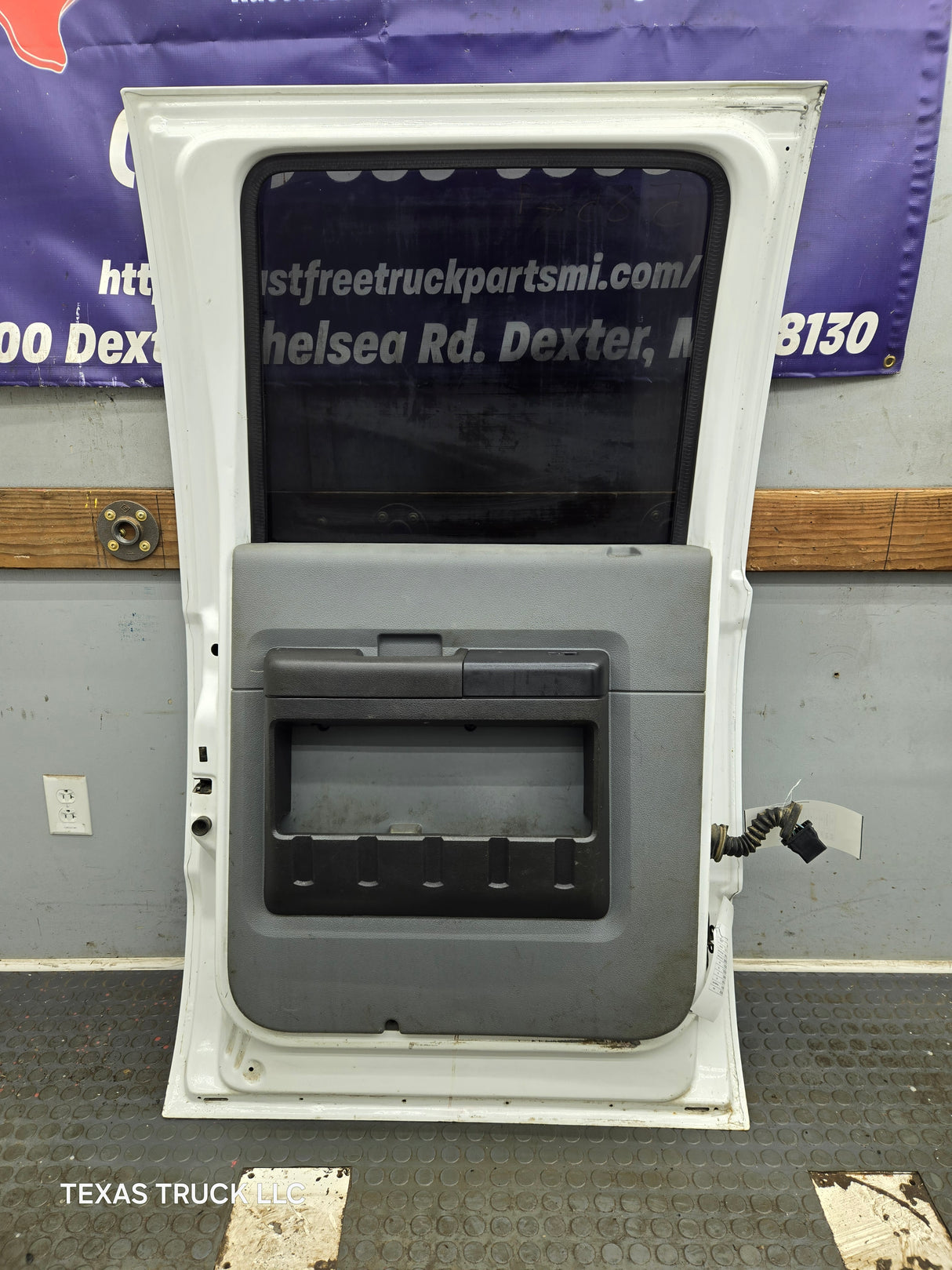 2012-2016 Ford Super Duty Driver Side Rear Door LH Crew Cab F250 F350 F450 F550