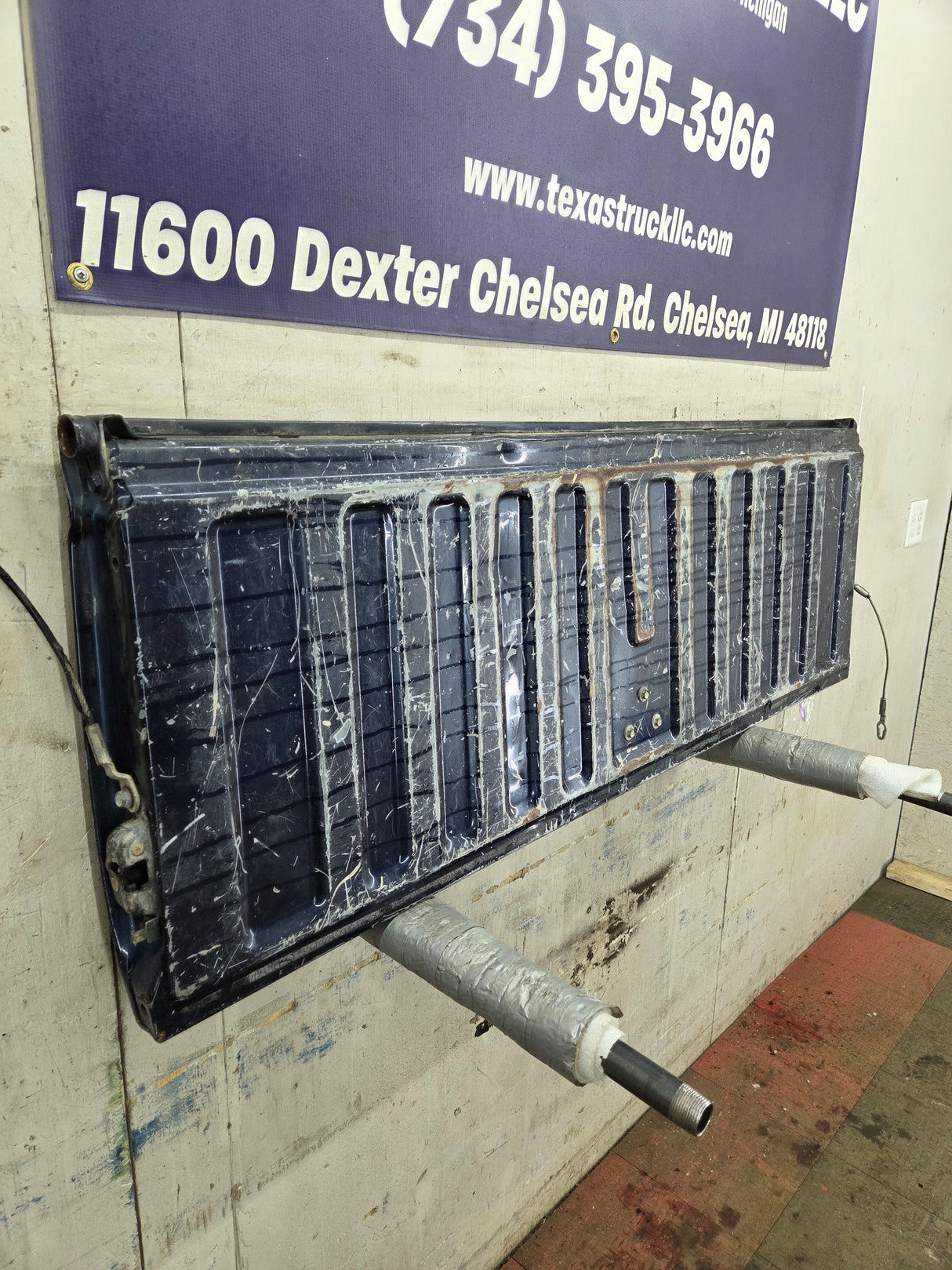 1999-2007 Chevrolet Silverado / GMC Sierra 1500 2500 3500 Tailgate