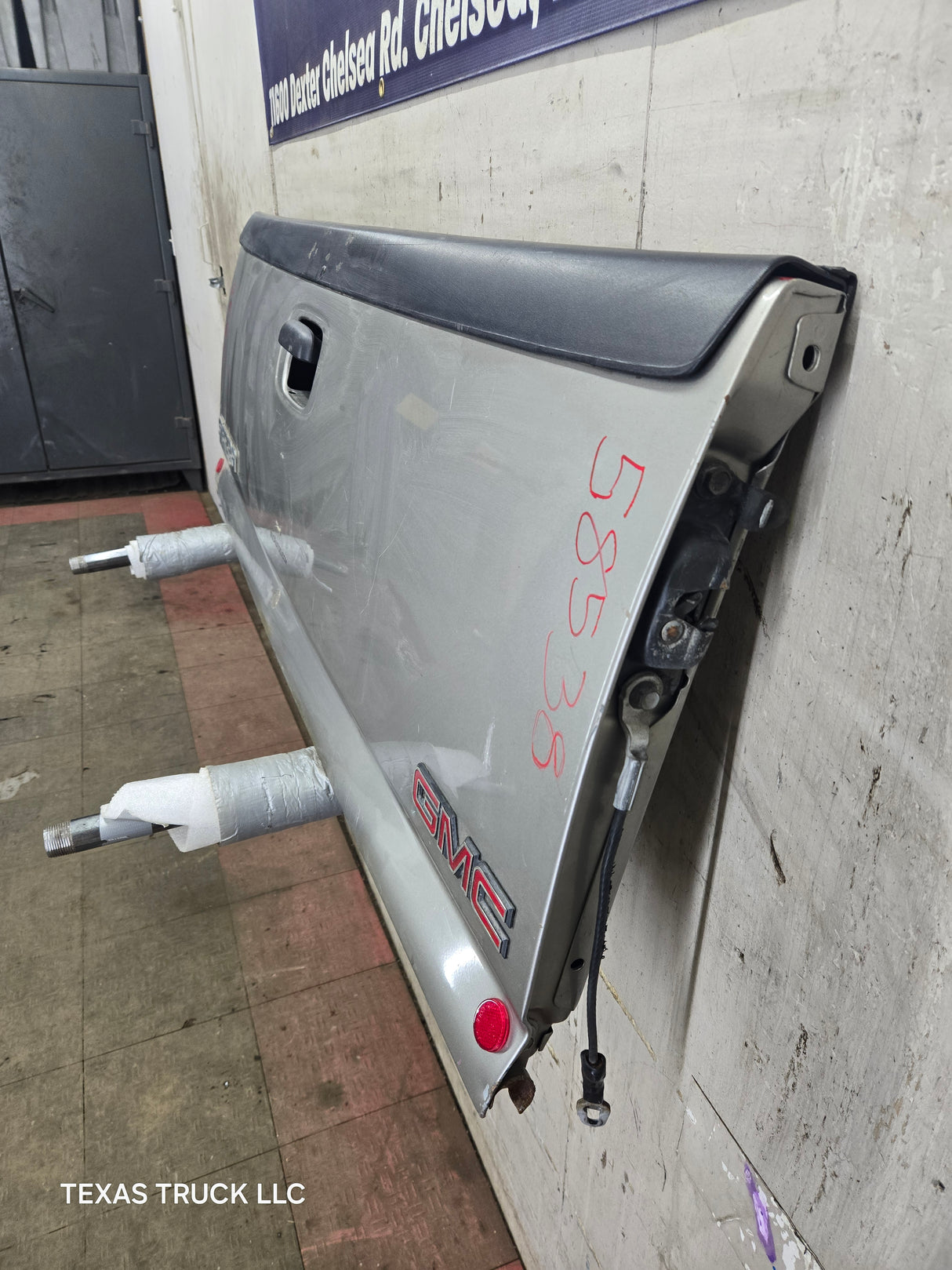 1999-2007 Chevrolet Silverado / GMC Sierra 1500 2500 3500 Tailgate