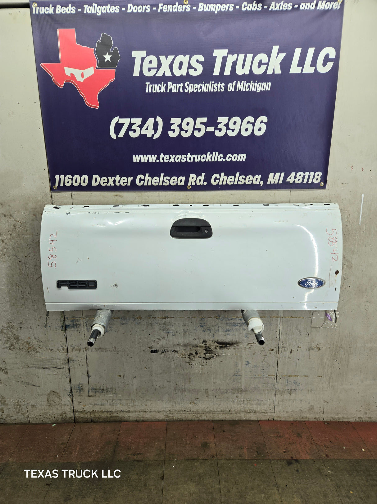 1997-2003 F150 / 1999-2007 Ford F250 F350 F450 F550 Super Duty Tailgate