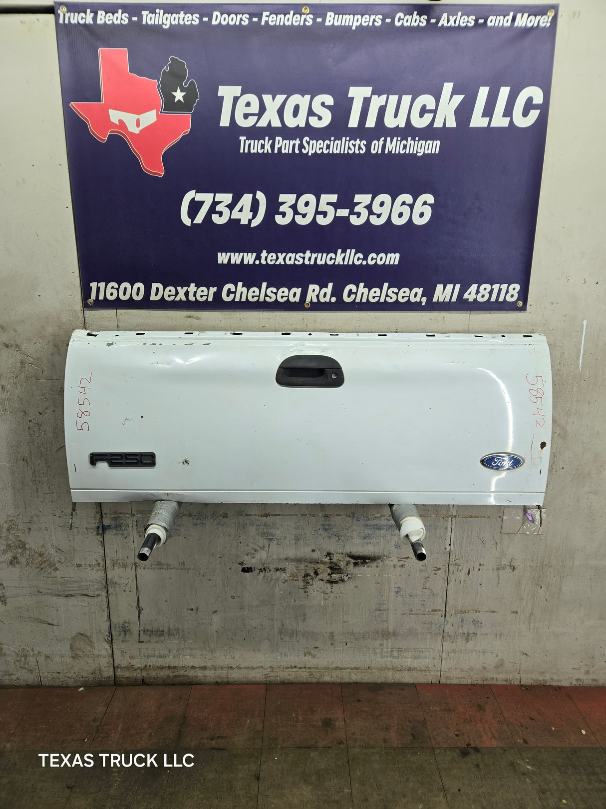 1997-2003 F150 / 1999-2007 Ford F250 F350 F450 F550 Super Duty Tailgate
