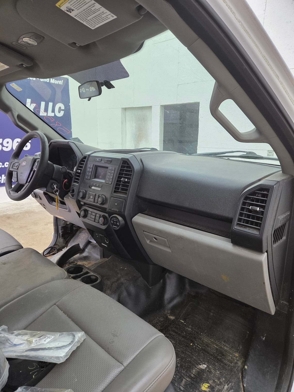 2015-2020 Ford F150 4 Door Extended Super Cab - Oxford White