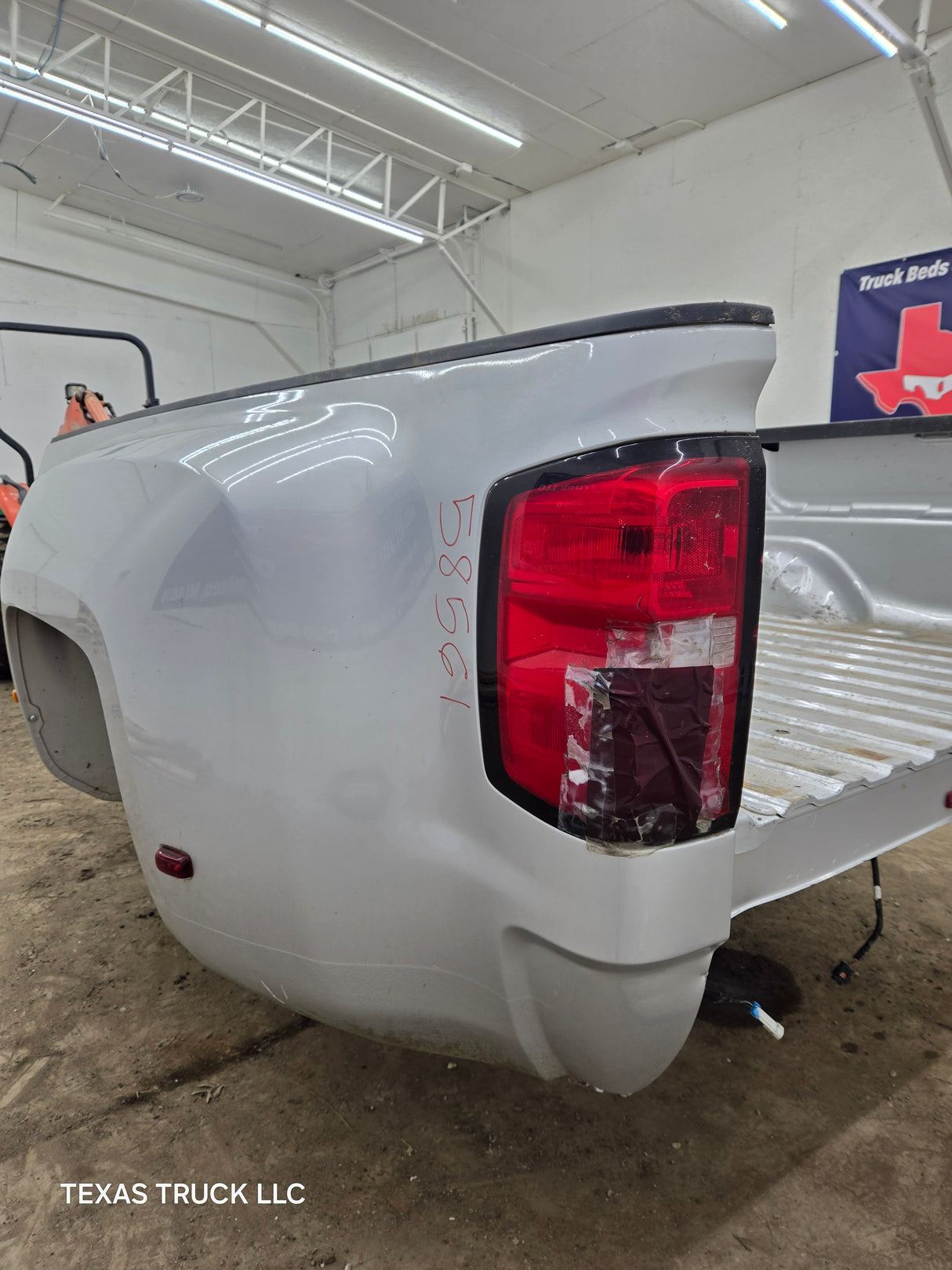 2014-2019 Chevrolet Silverado / GMC Sierra 3500 HD 8' Dually Truck Bed