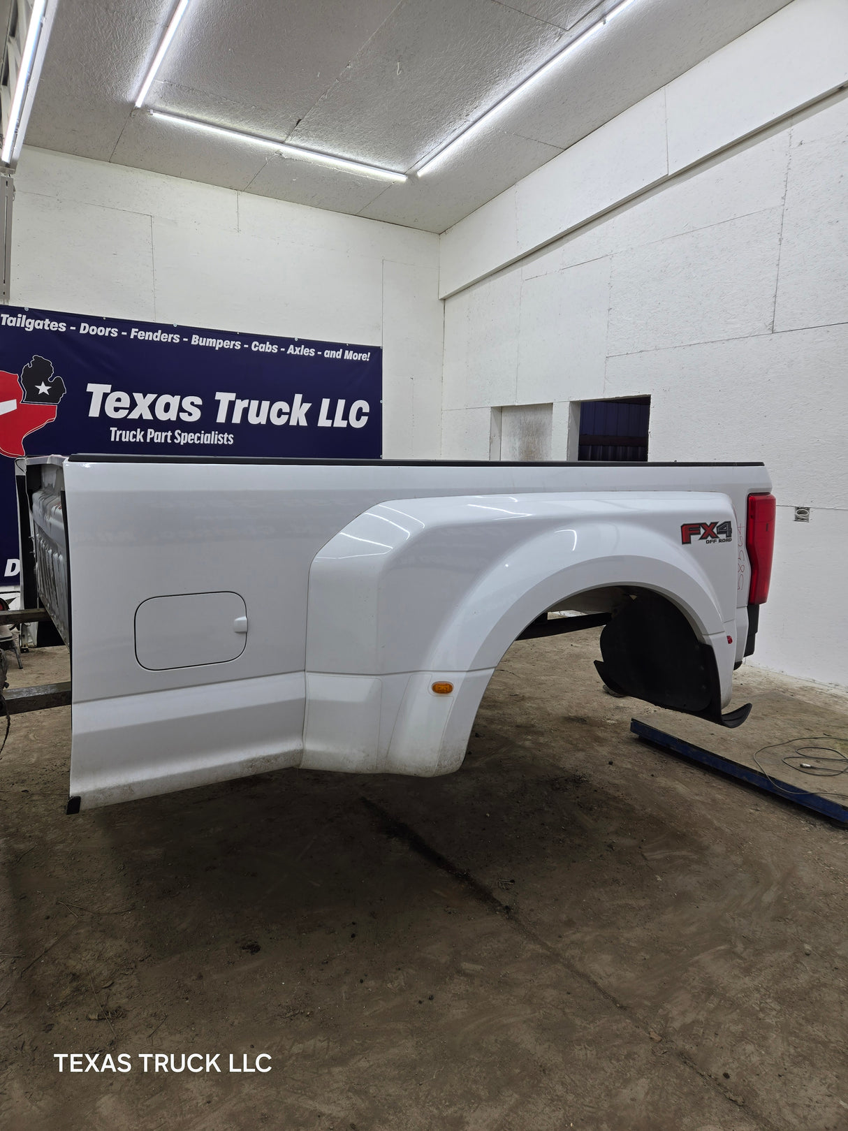 2017-2022 Ford Super Duty F350 F450 F550 8' Dually Bed - Oxford white